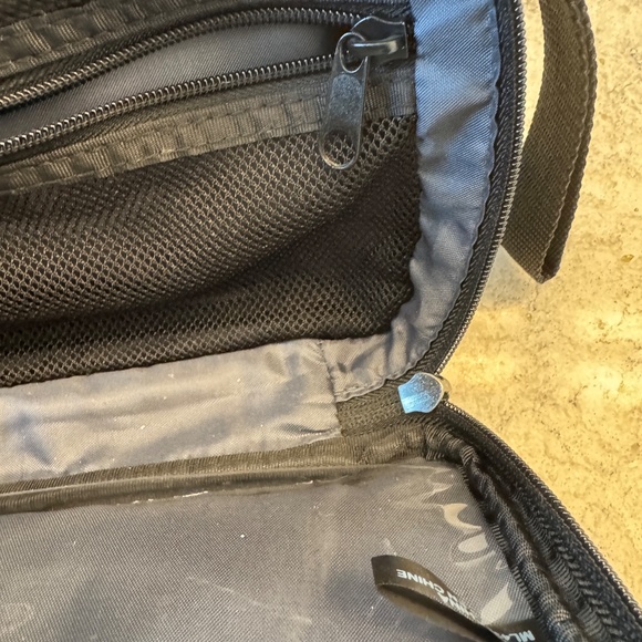 Fossil Travel Toiletry Bag in black stylish practical accessory perfect for men - Picture 11 of 13